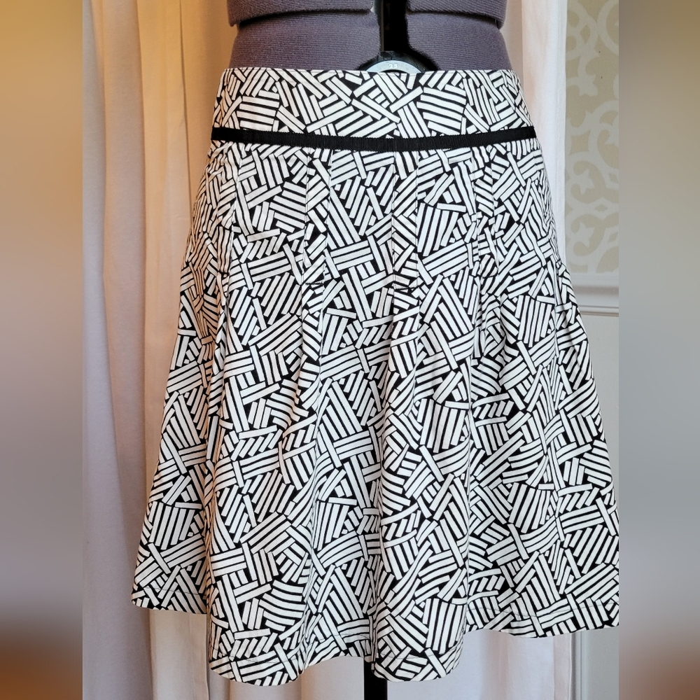 LOFT 00P black & white skirt